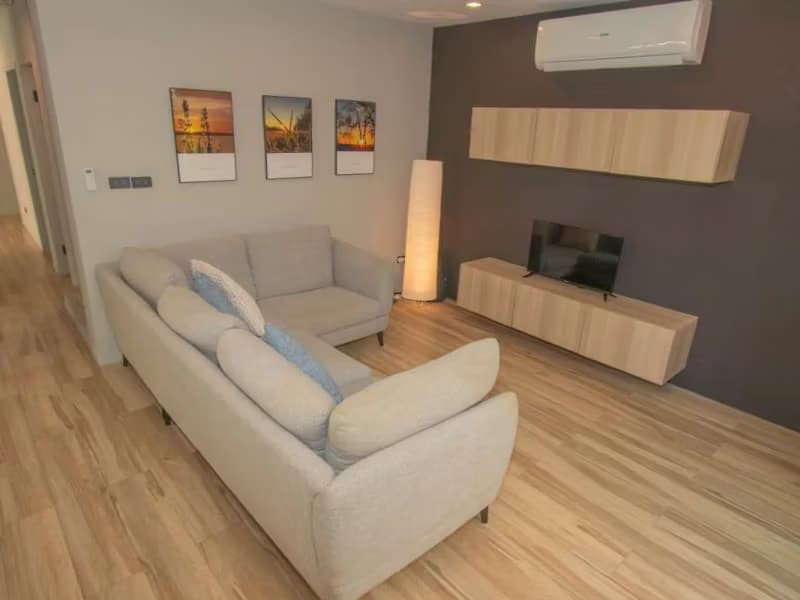 Contemporary 5-Bedroom House for Sale near Kad Farang