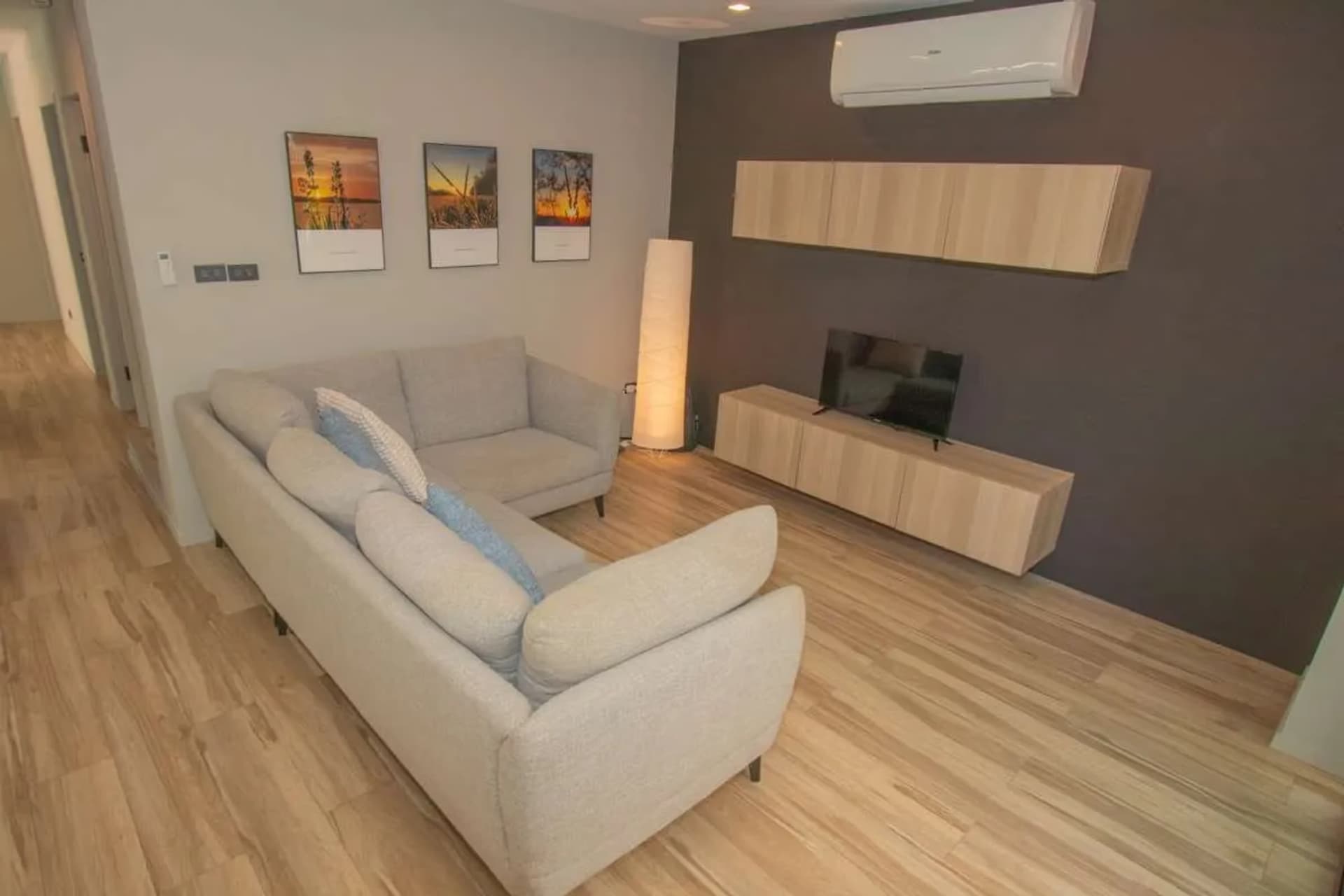 Contemporary 5-Bedroom House for Sale near Kad Farang - Image 8