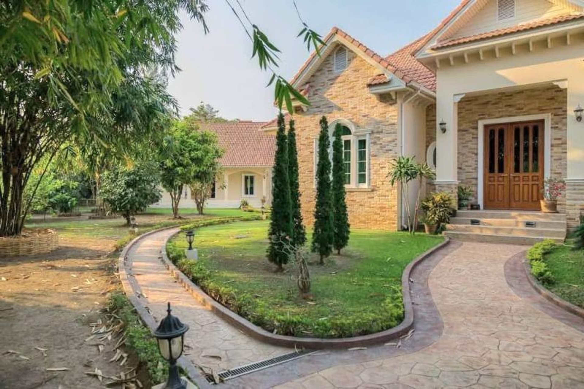 6 Bed House for Sale in Saraphi District - Image 11