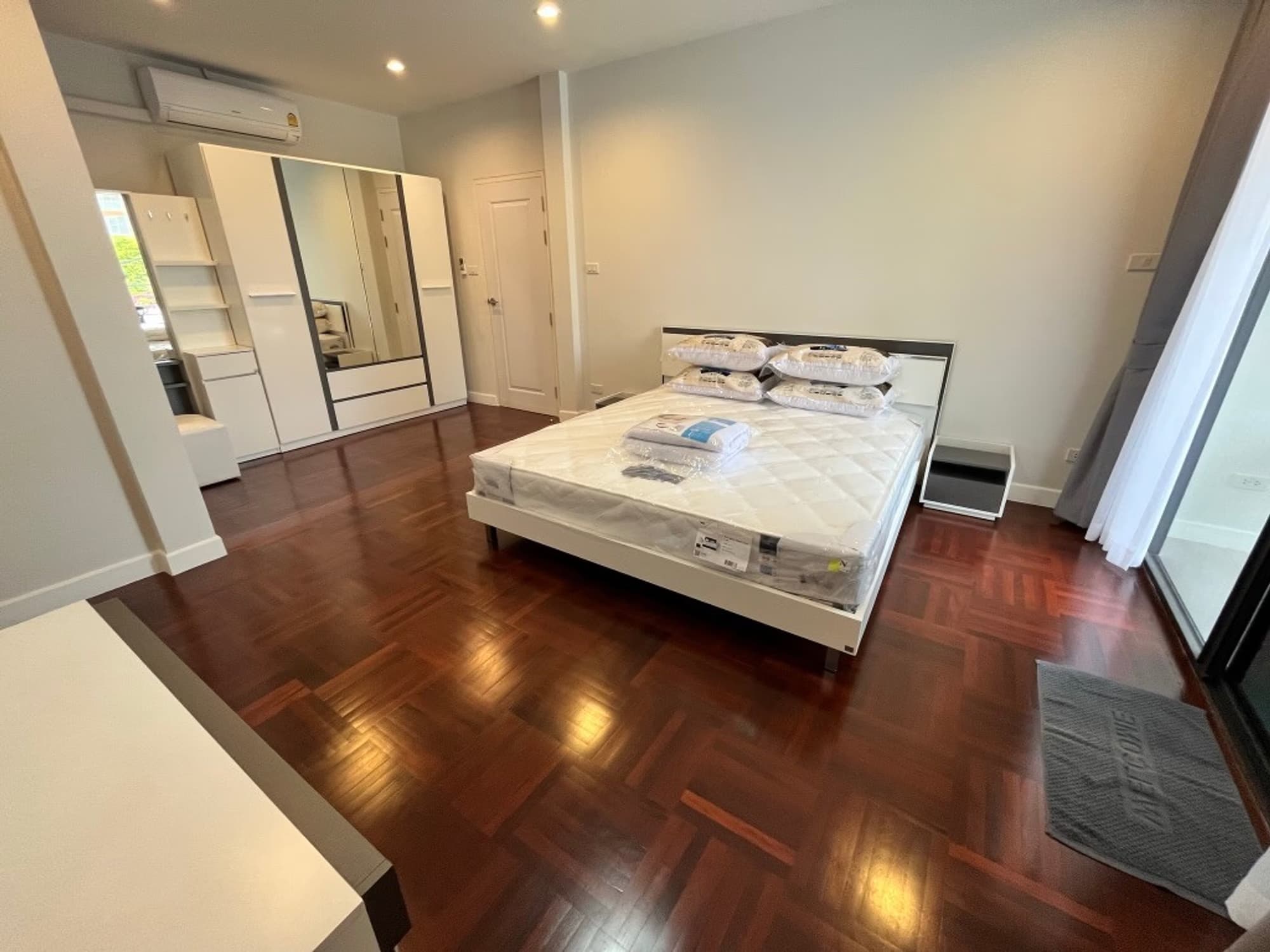 4 Bedroom House - Image 25