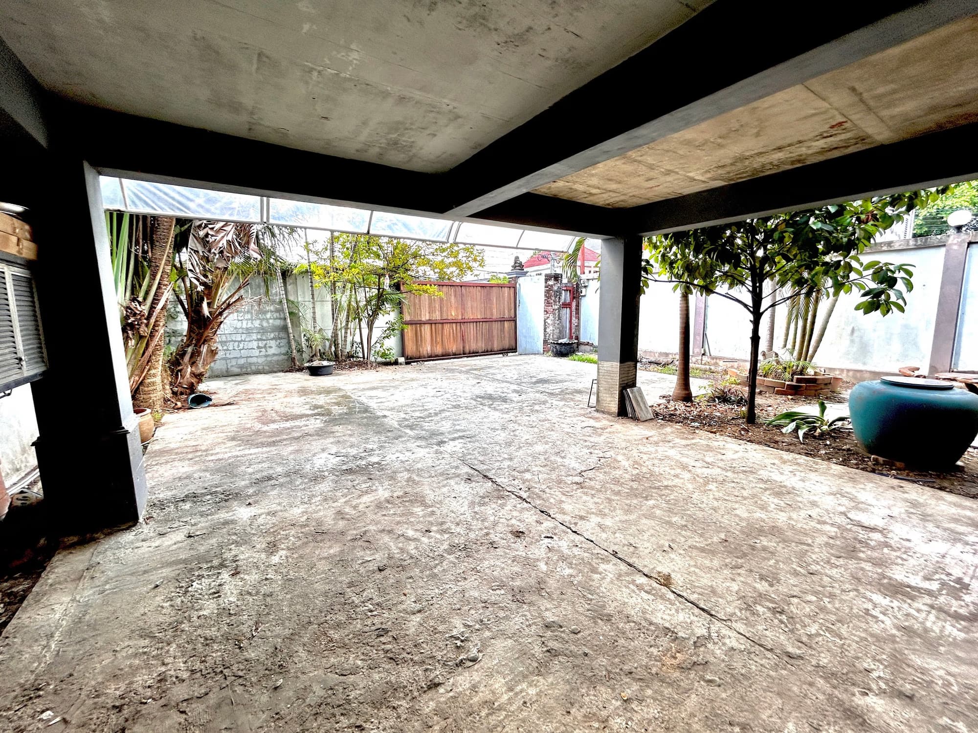 4 Bedroom Commercial - Image 6