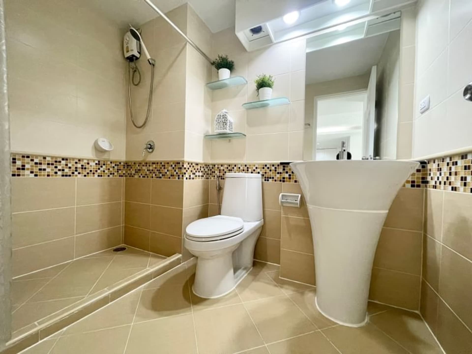 2 ห้องนอน Condo สำหรับ จำหน่าย ใน คลองเตย - Image 8
