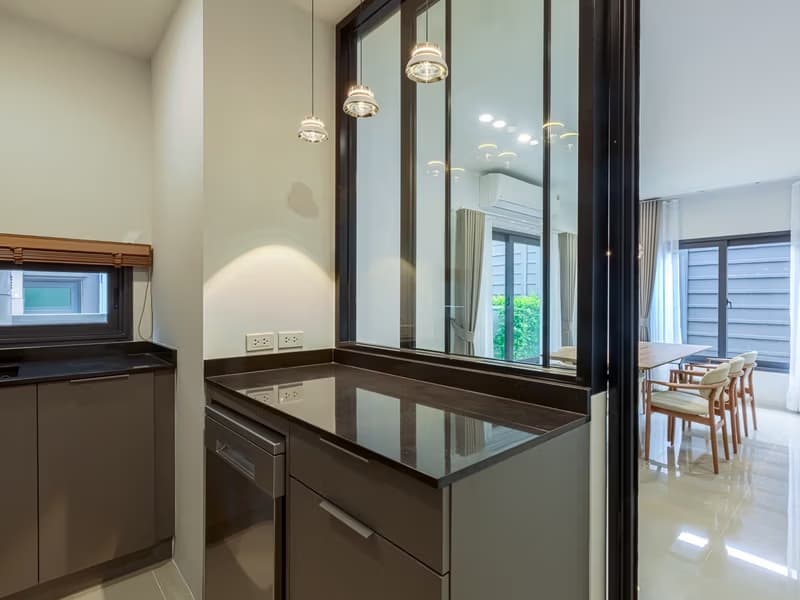 4 Bed House for Rent in Prawet