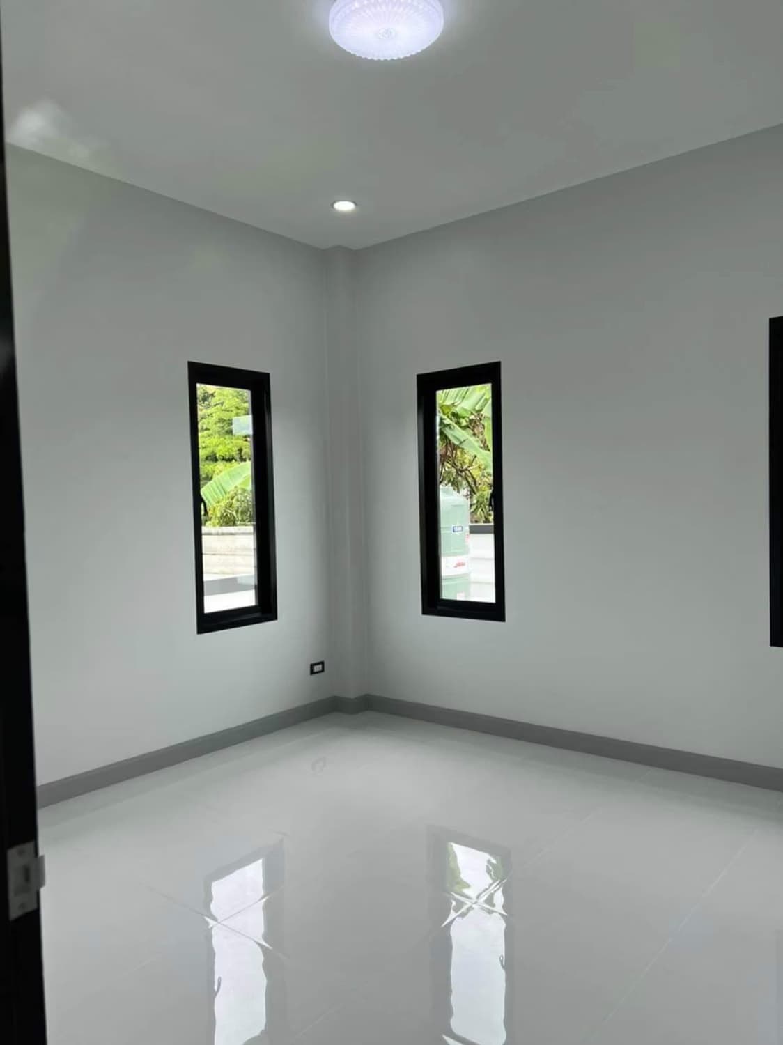 - Image 4