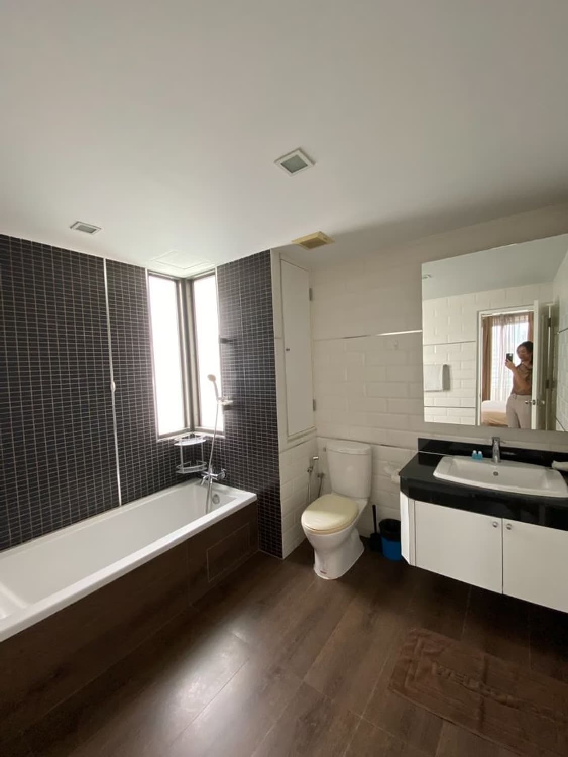 2 Bed Condo for Rent in Khlong Toei - Image 6