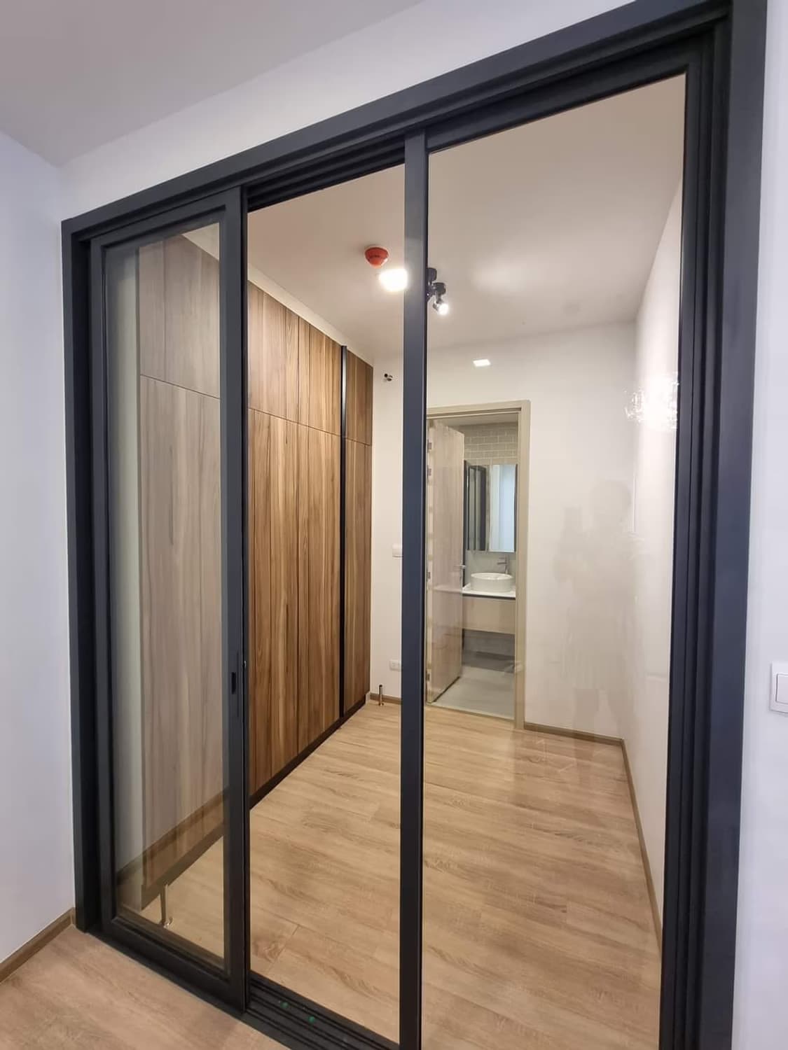 1 Bed Condo for Rent and Sale in Phaya Thai - Image 6