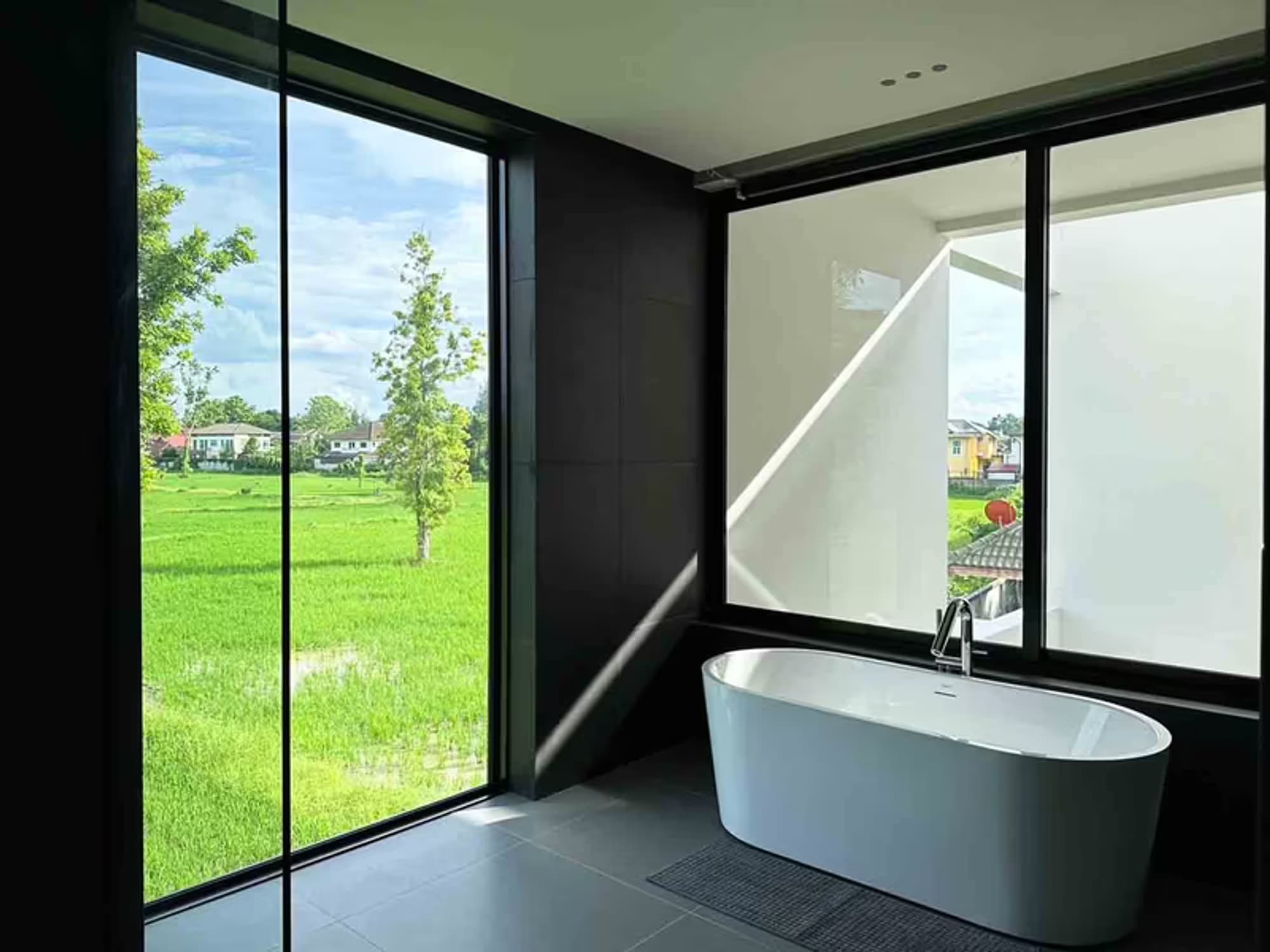 Modern House for Sale - Image 11