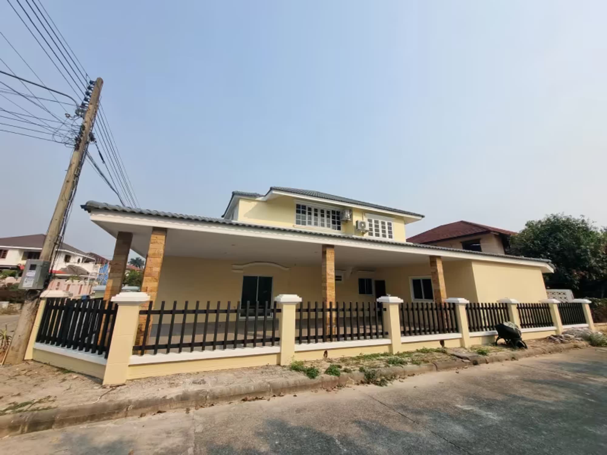 8 Bedroom House - Image 7