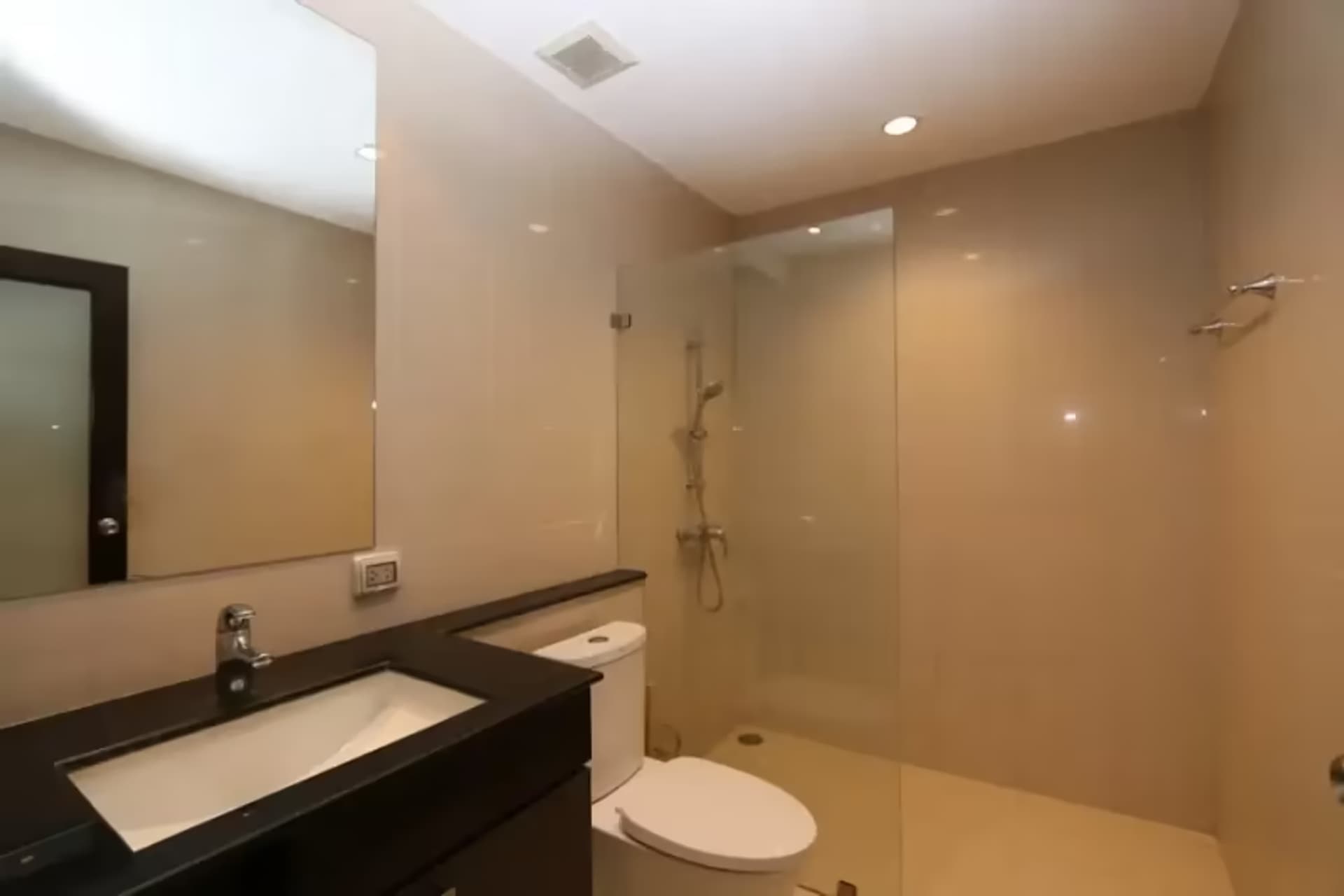 1 Bedroom Condo - Image 4