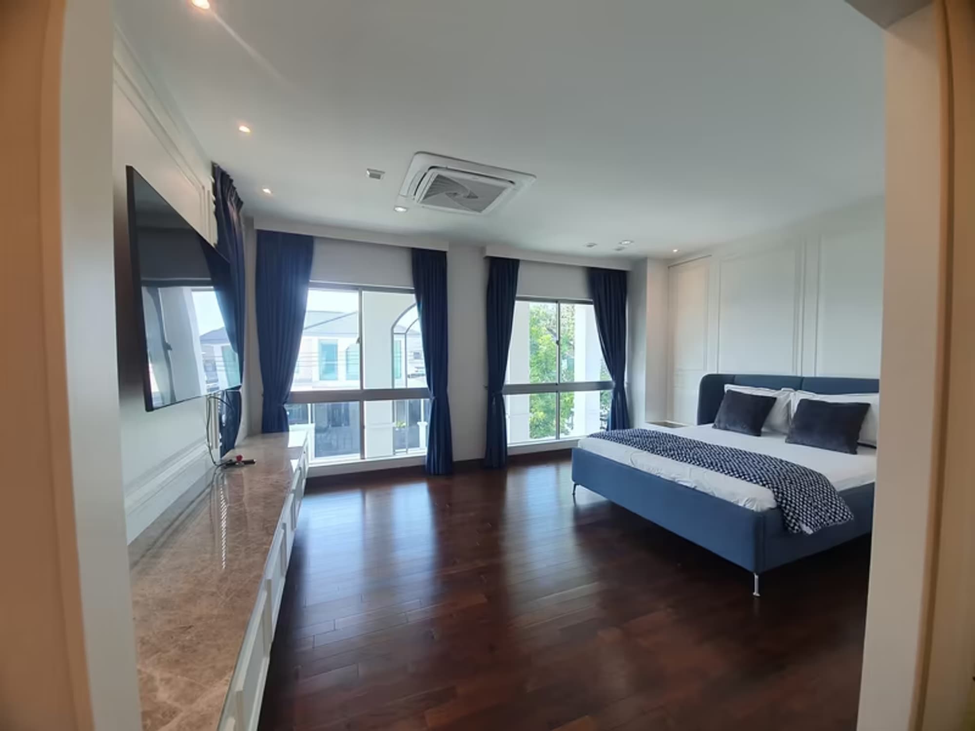 4 Bedroom House - Image 4