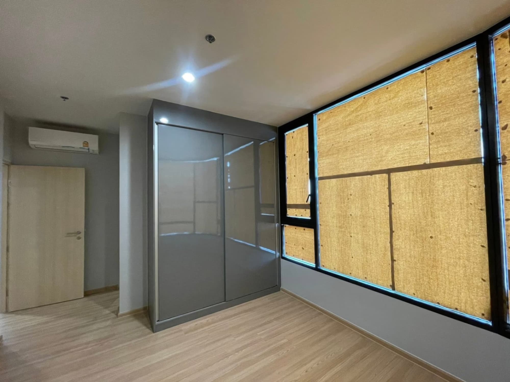 2 Bed Condo for Sale in Phra Khanong - Image 10