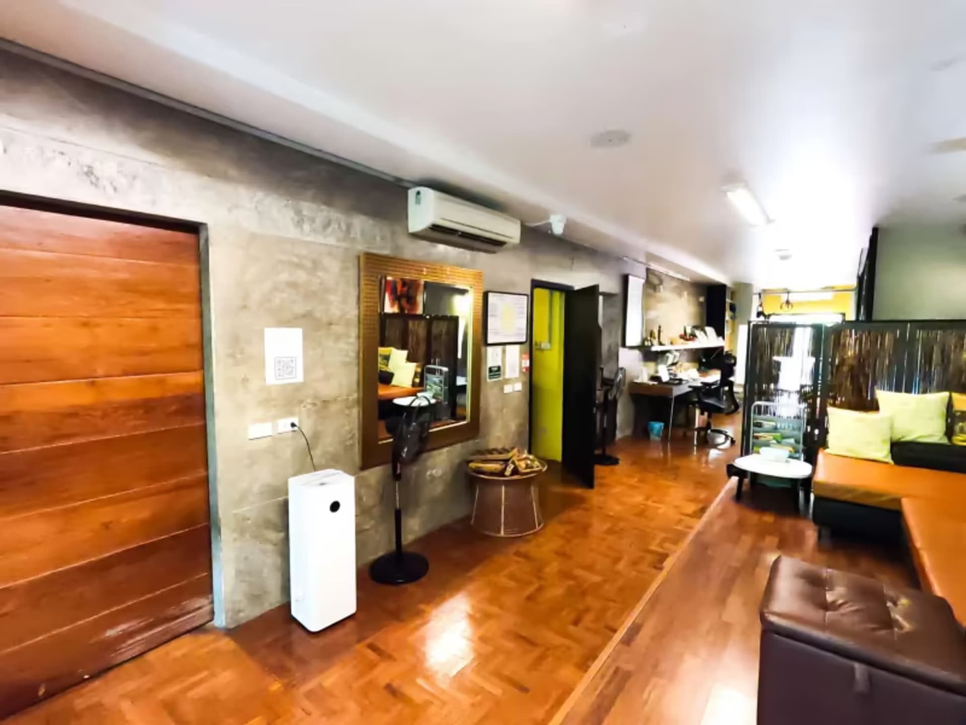 6 Bedroom House - Image 3