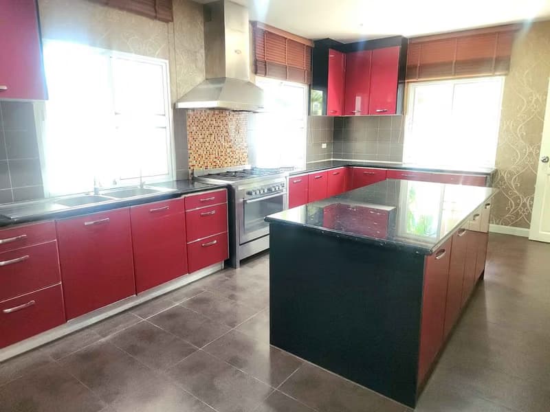 6 Bed House for Rent and Sale in Saraphi