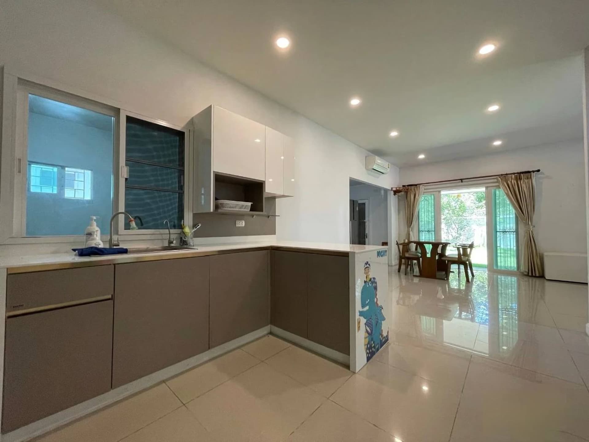 4 Bed House for Sale in Saraphi - Image 4