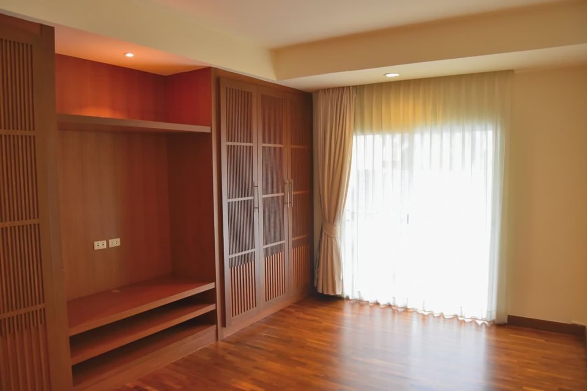 3 Bed Condo for Rent in Sathon - Image 12