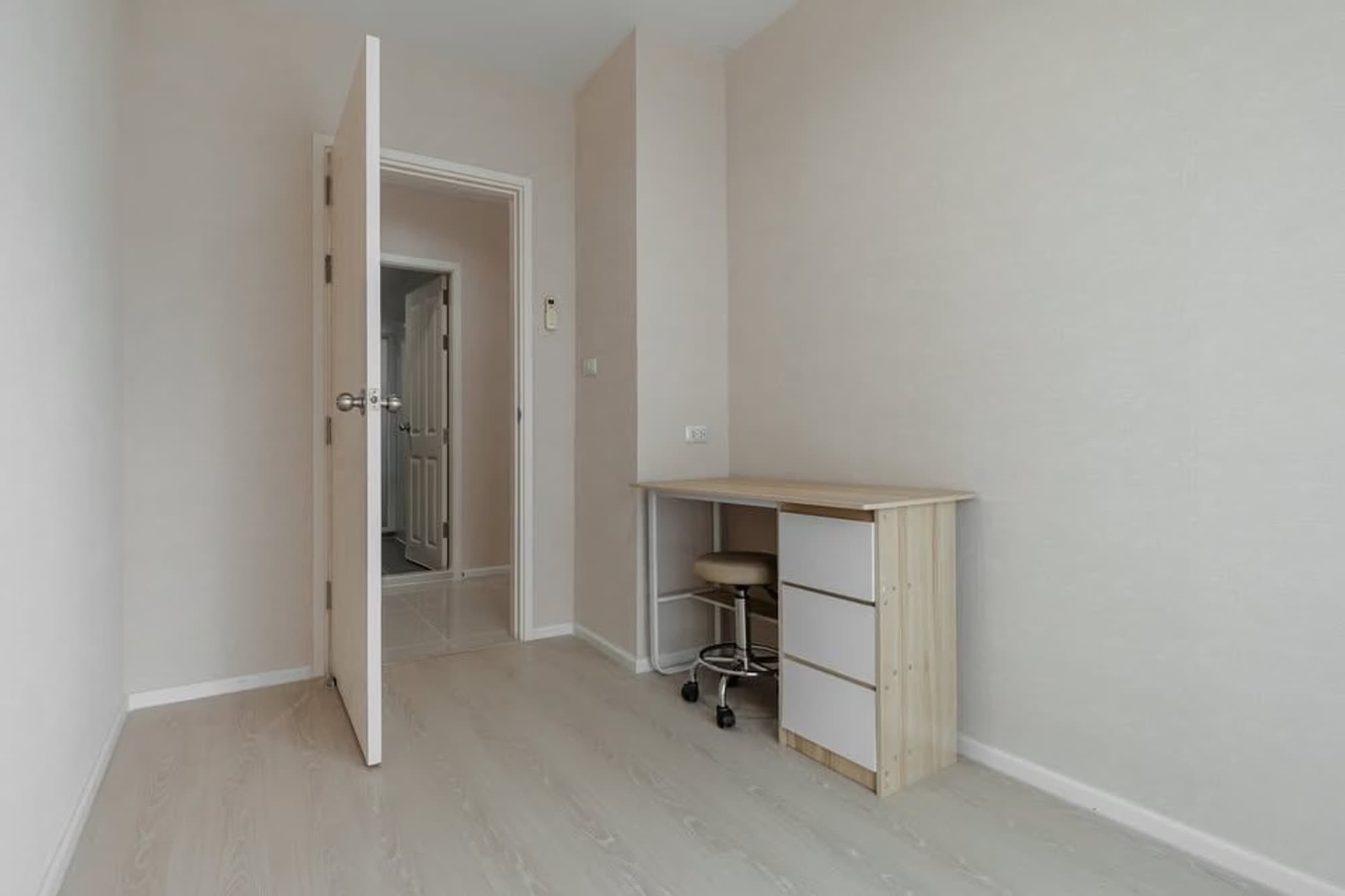 2 Bed Condo for Rent in Huai Khwang - Image 13