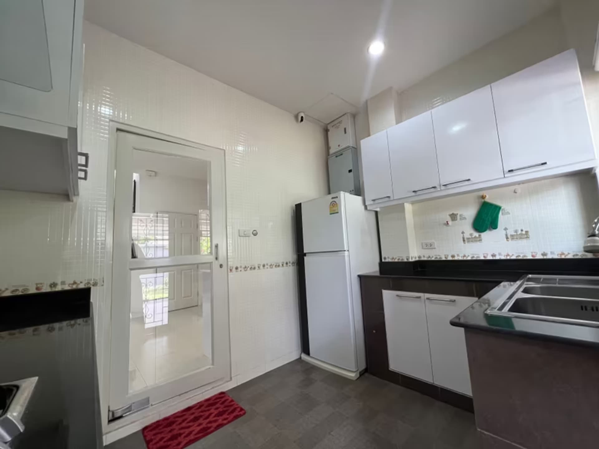 4 Bedroom House - Image 11