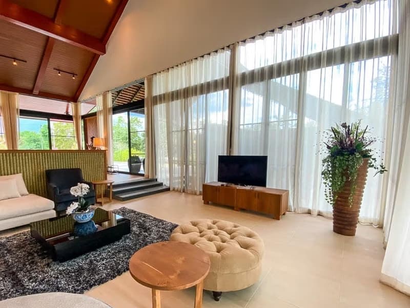 Luxury Single Story Home in Green Valley 