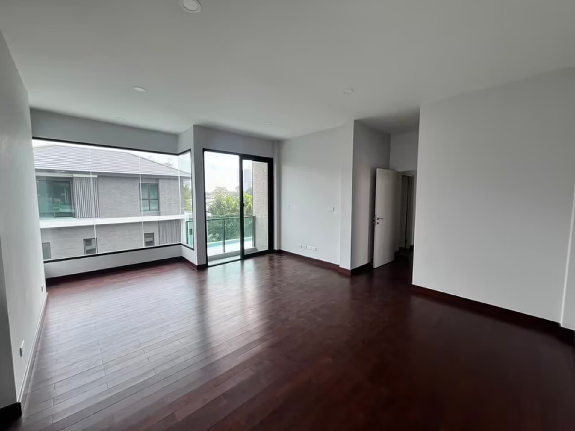  - Image 9