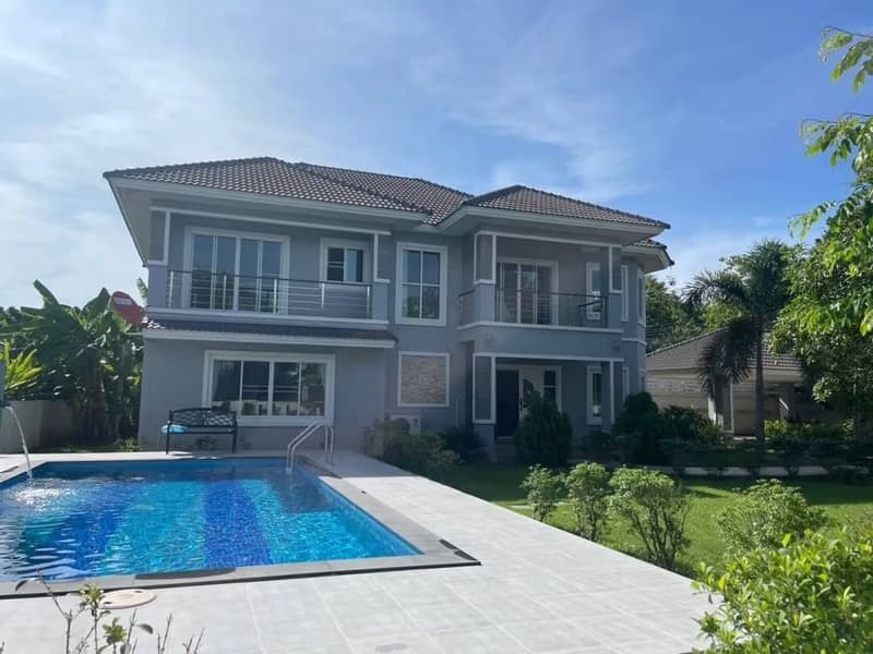 6 Bed House for Rent in San Sai