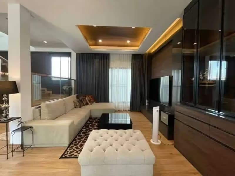 9 Bedroom House