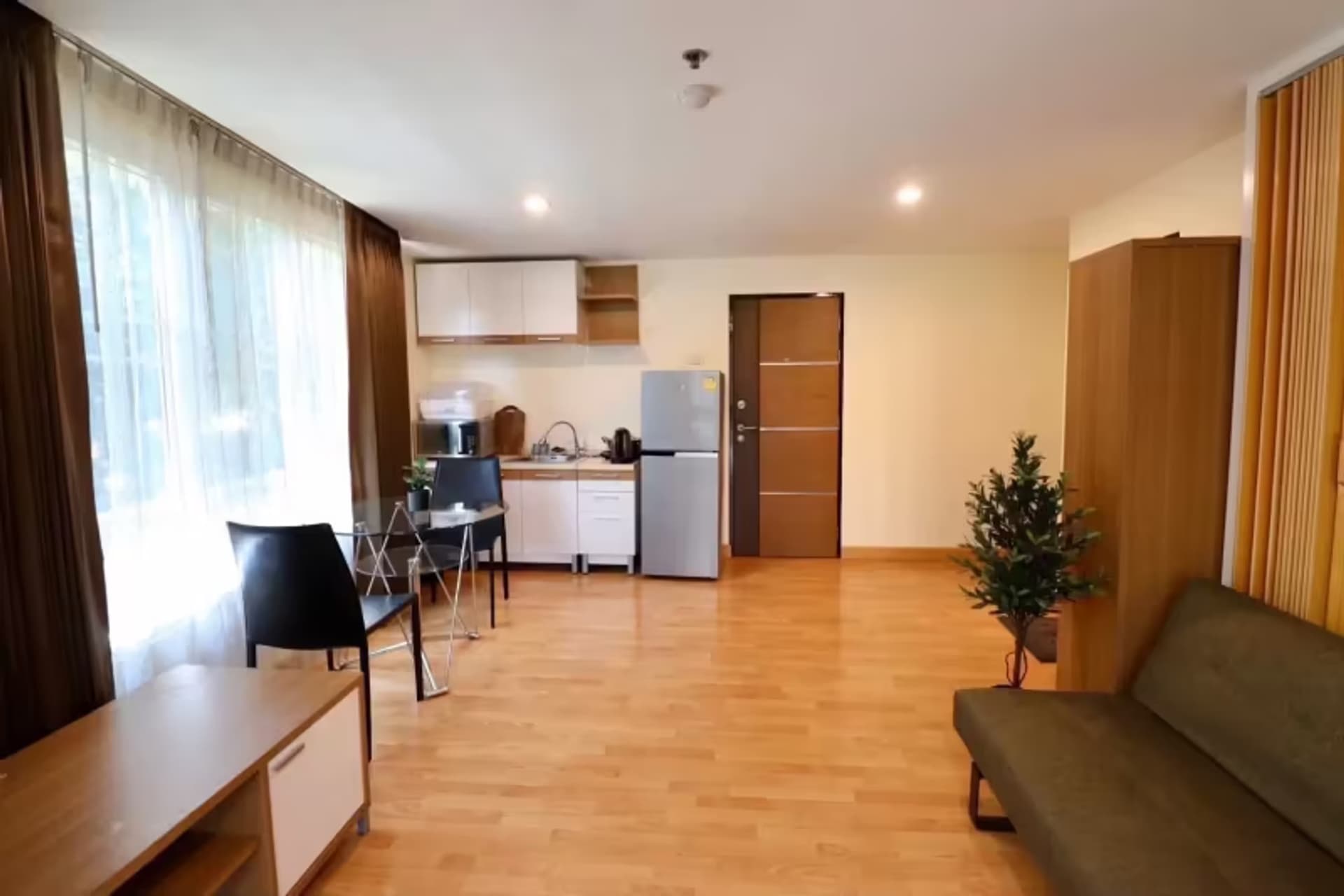 1 Bedroom Condo - Image 1