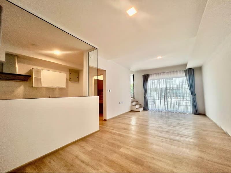 3 Bed Townhouse for Rent in Bang Phli