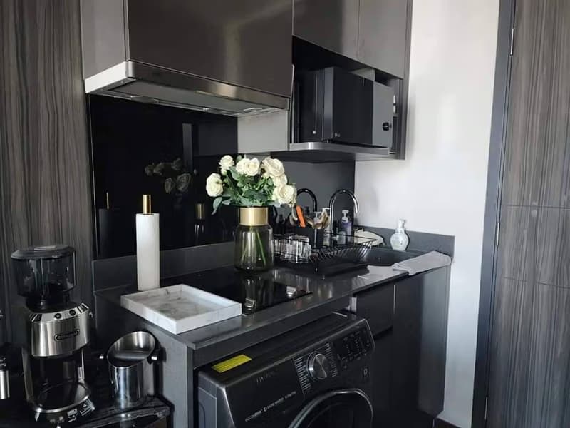 1 Bedroom Condo