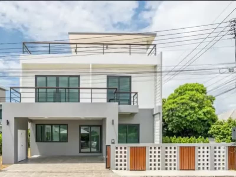 6 Bedroom House for Sale in Suthep