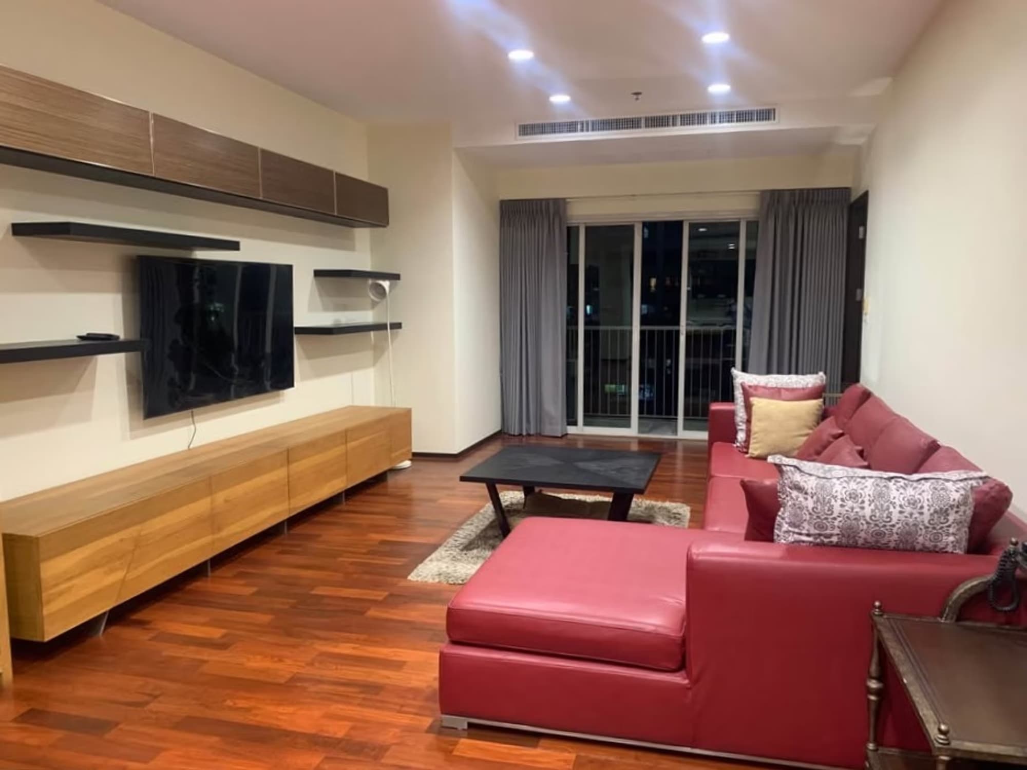 2 Bed Condo for Sale in Watthana - Image 1
