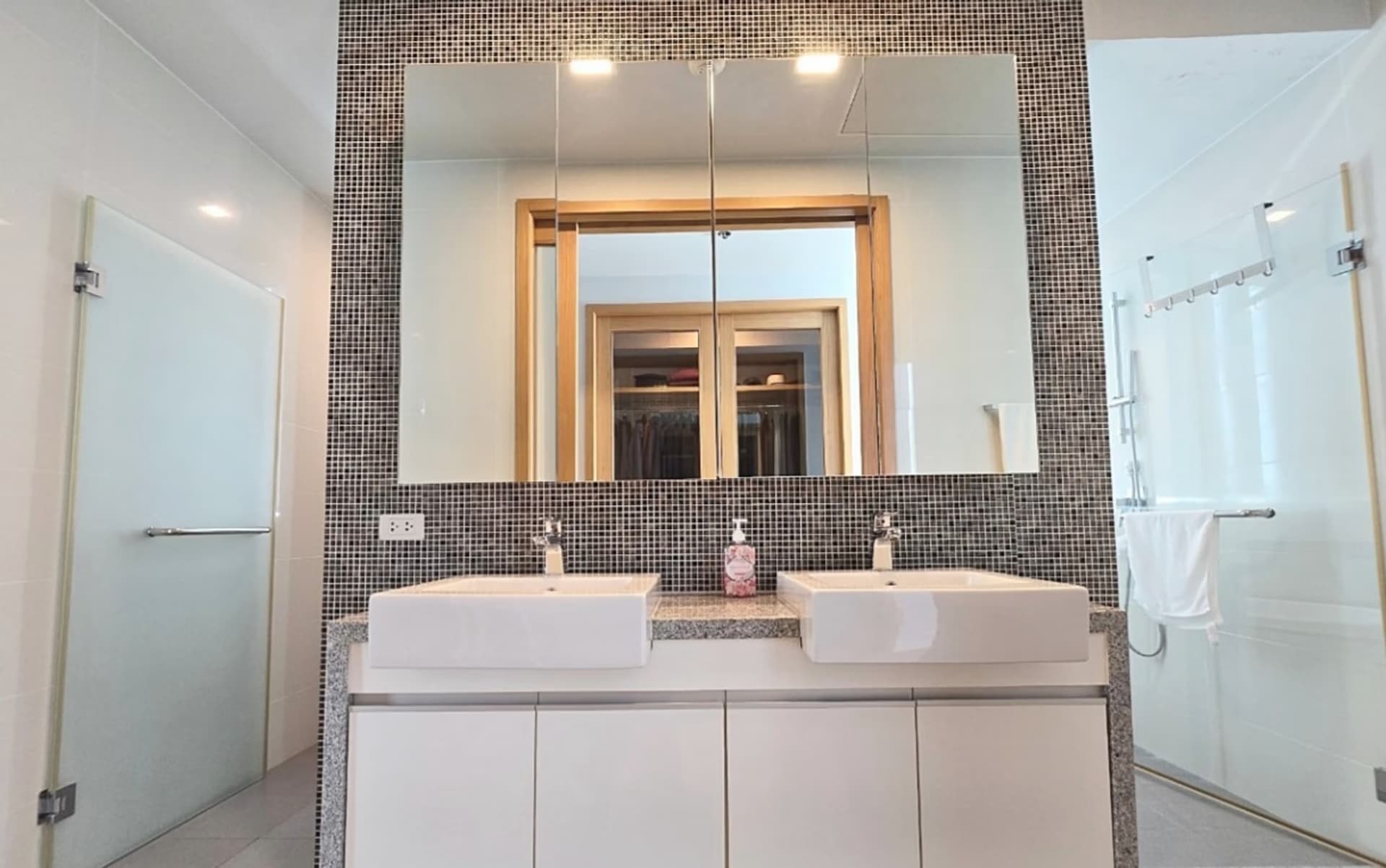 3 Bed Condo for Sale in Khlong Toei - Image 8