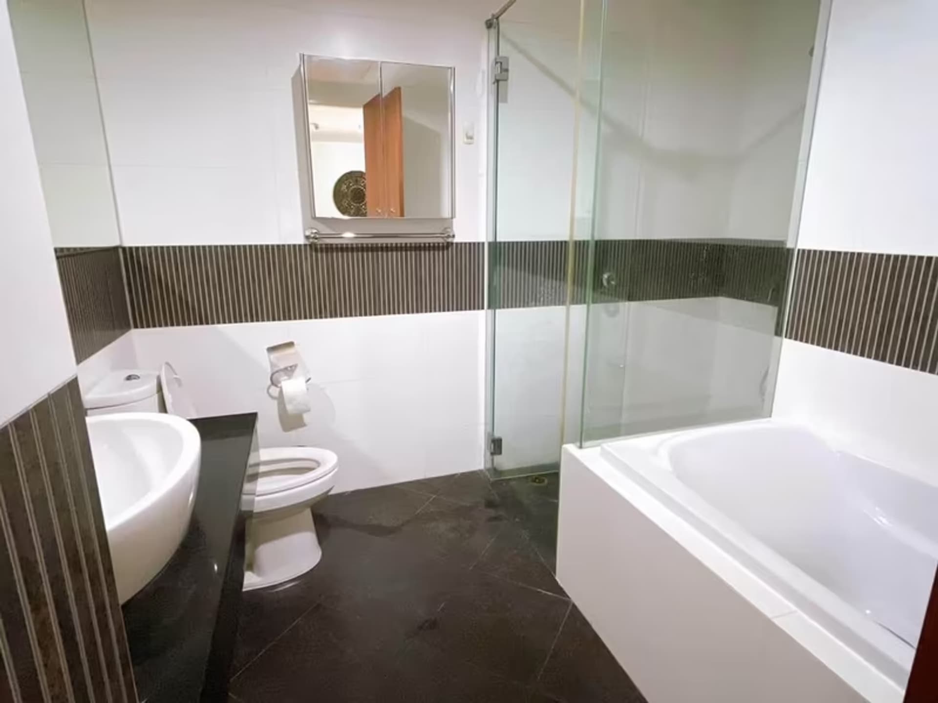 1 Bedroom Condo - Image 4