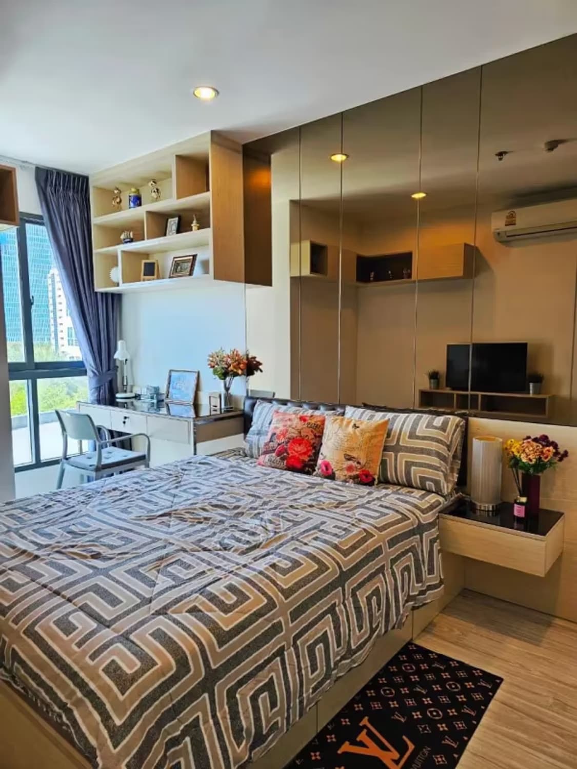 1 Bedroom Condo - Image 6