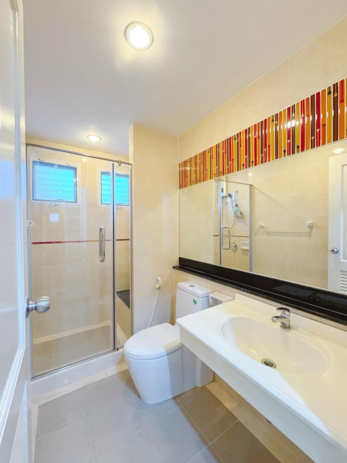 3 Bed House for Rent in Khlong Toei - Image 14