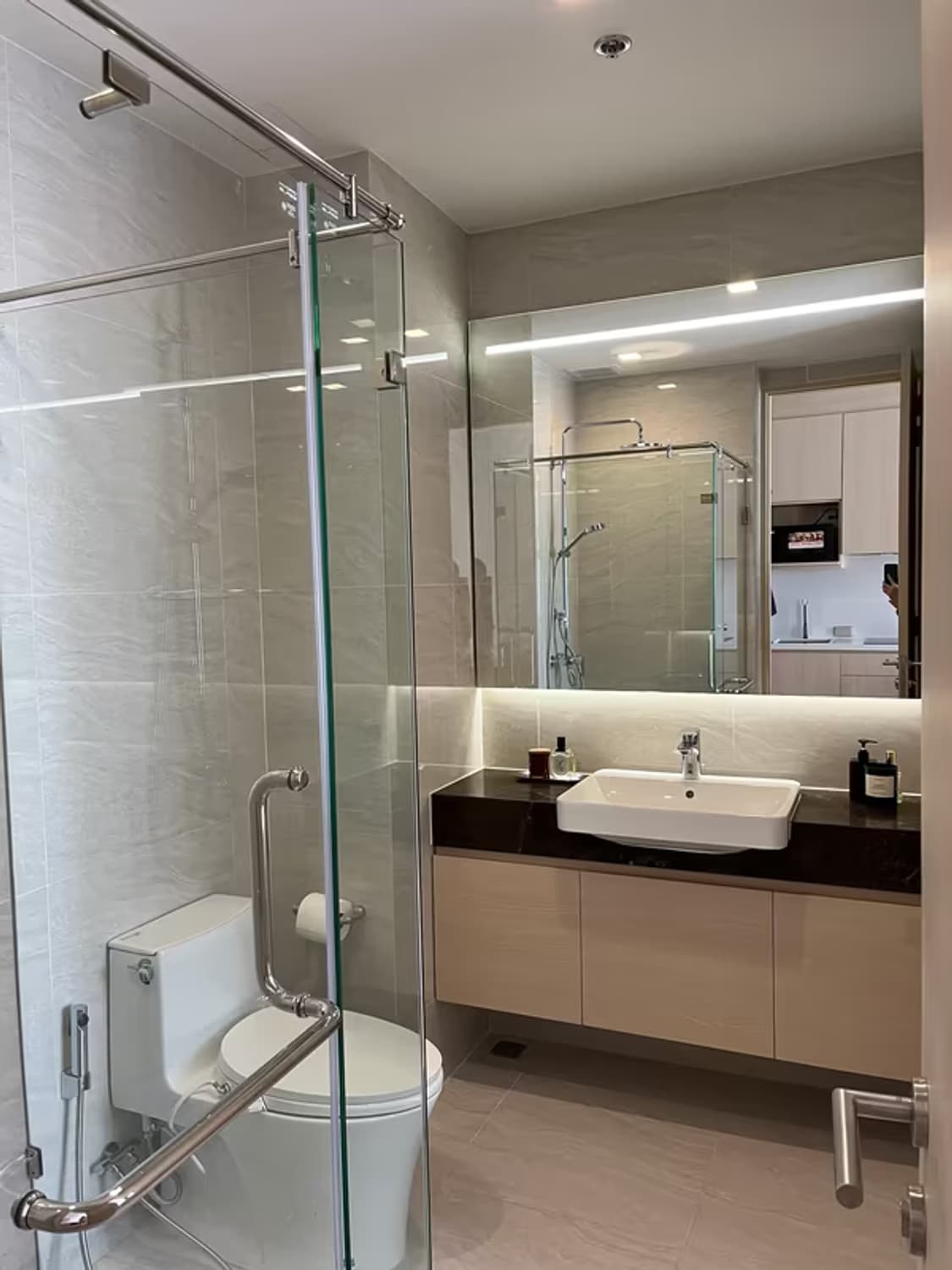 Condo for Rent at Noble State 39 - Image 6