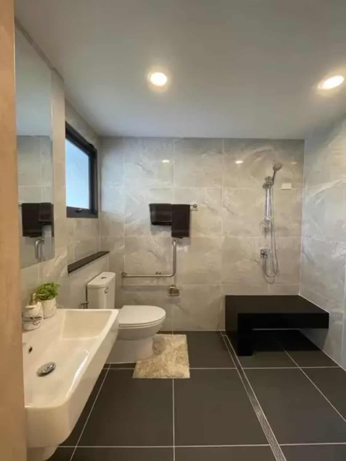 5 Bedroom House - Image 6