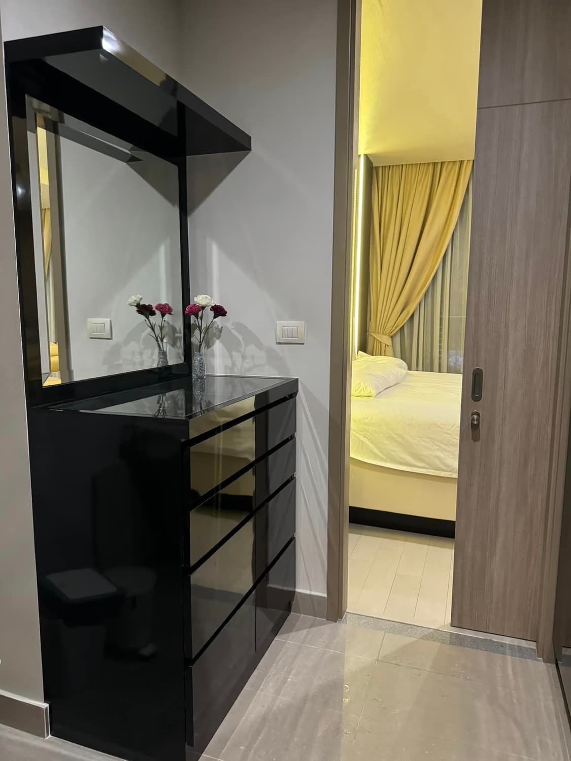 Condo for Rent at Noble Phloen Chit - Image 8