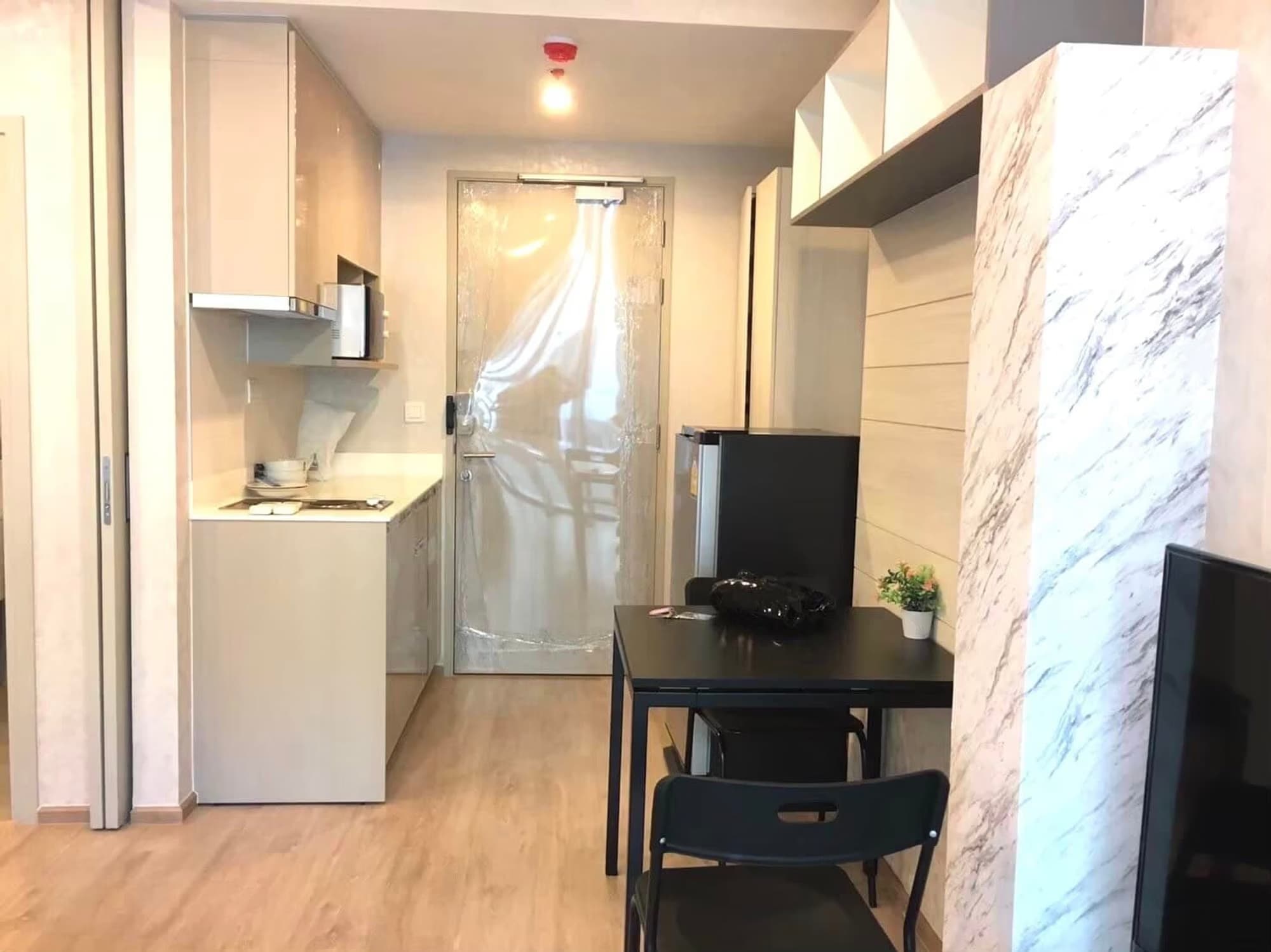 1 Bed Condo for Rent in Bang Rak - Image 5
