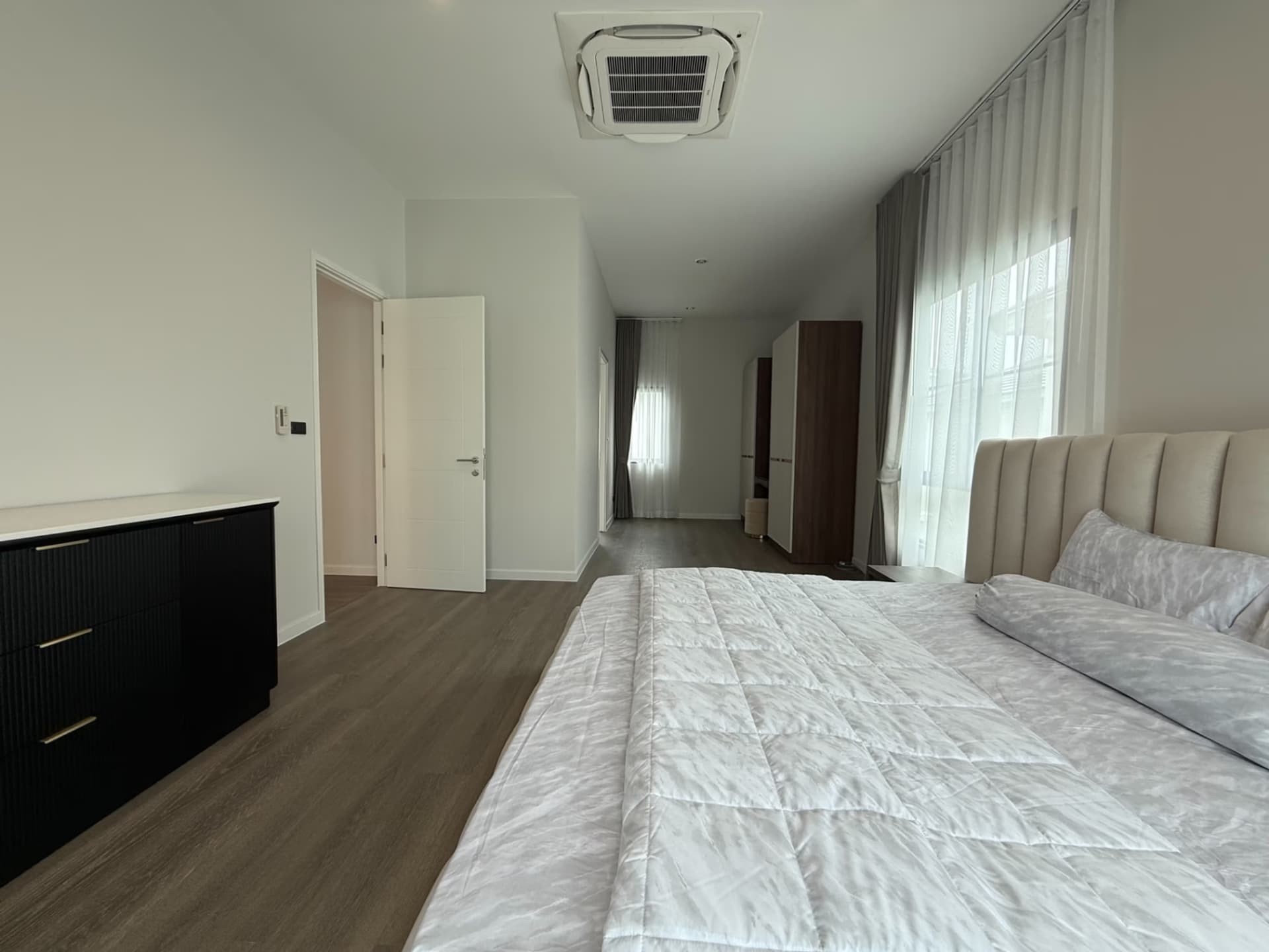 4 Bed House for Rent and Sale in Bang Phli - Image 11