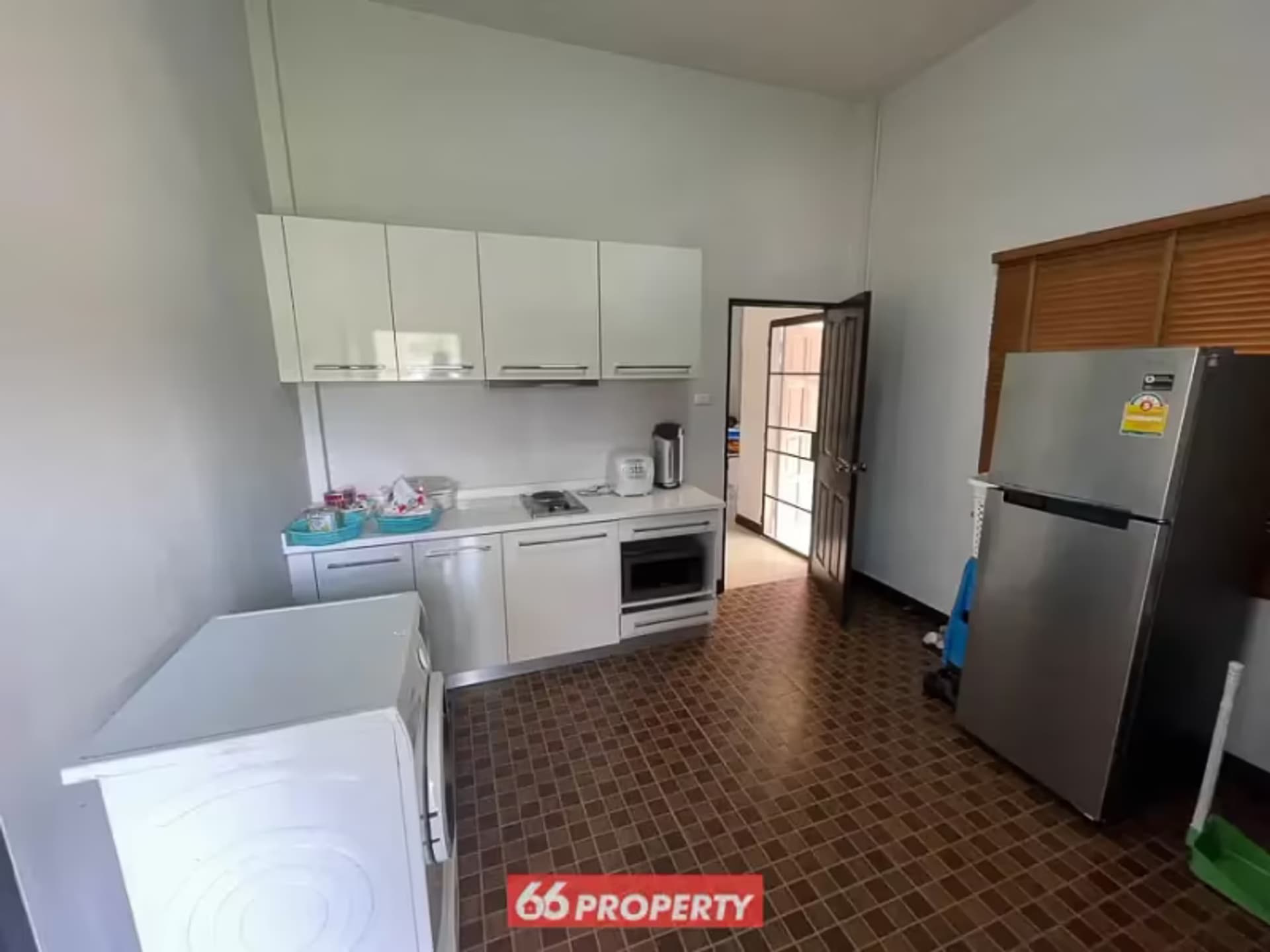 4 Bedroom House - Image 6