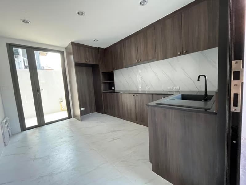 4 Bed House for Sale in Prawet