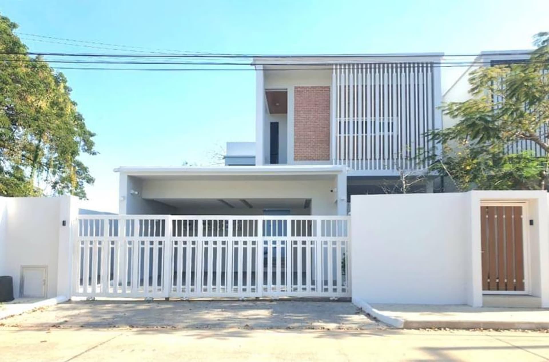 4 Bed House for Rent and Sale in Hang Dong District - Image 1