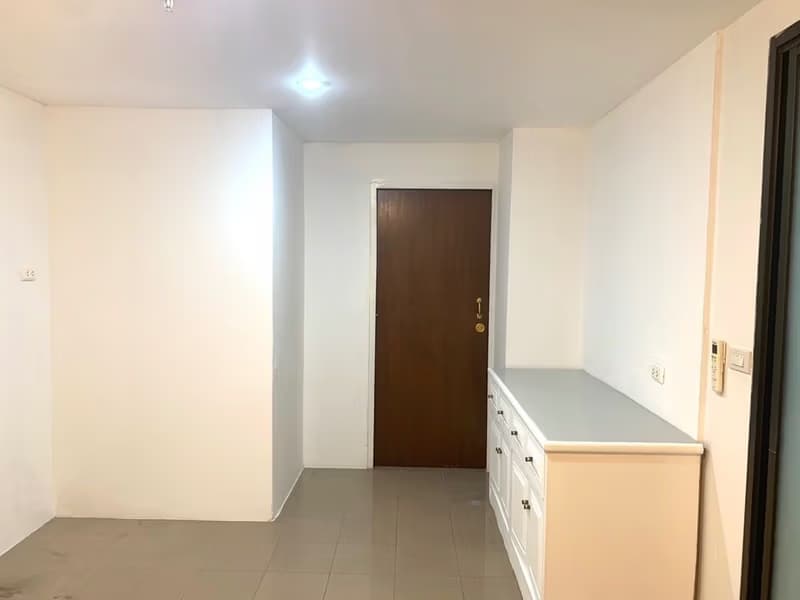 3 Bed Condo for Rent in Watthana