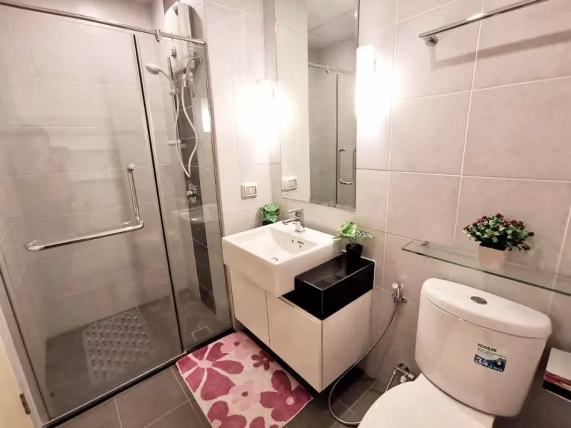 1 Bedroom Condo - Image 1