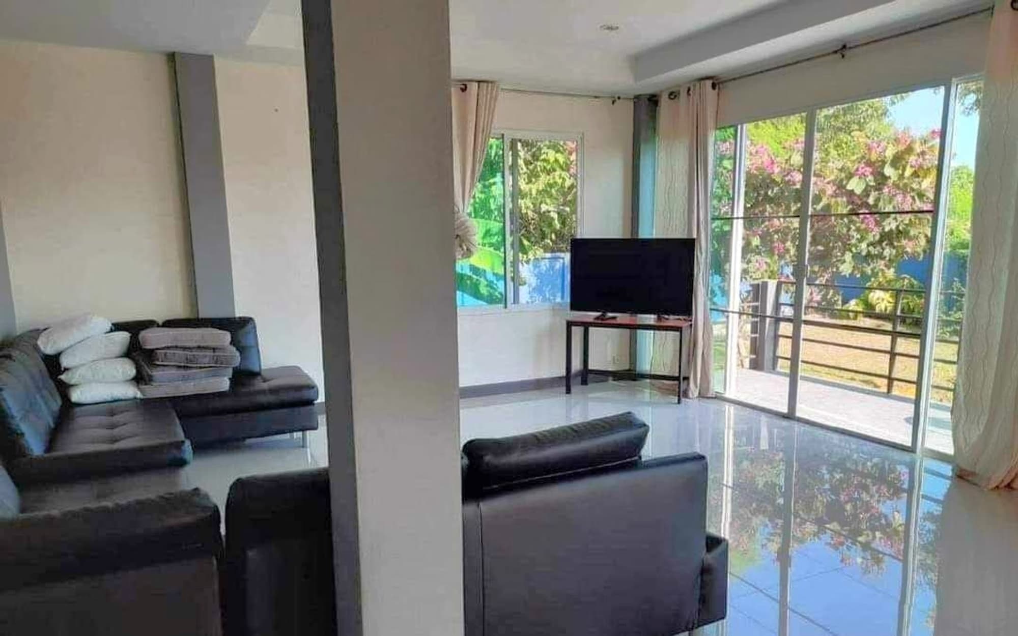 3 Bed House for Rent in Hang Dong - Image 2