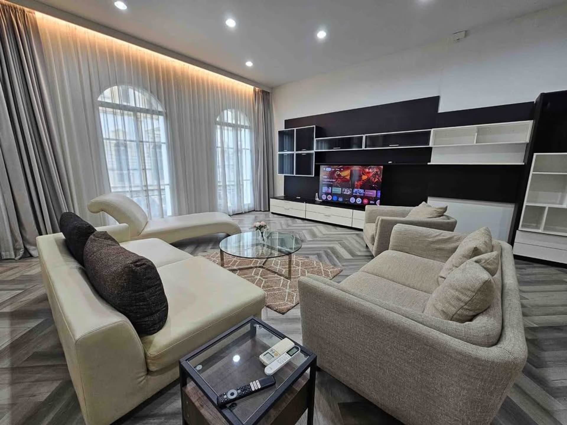5 Bed Townhouse for Rent in Yan Nawa - Image 2