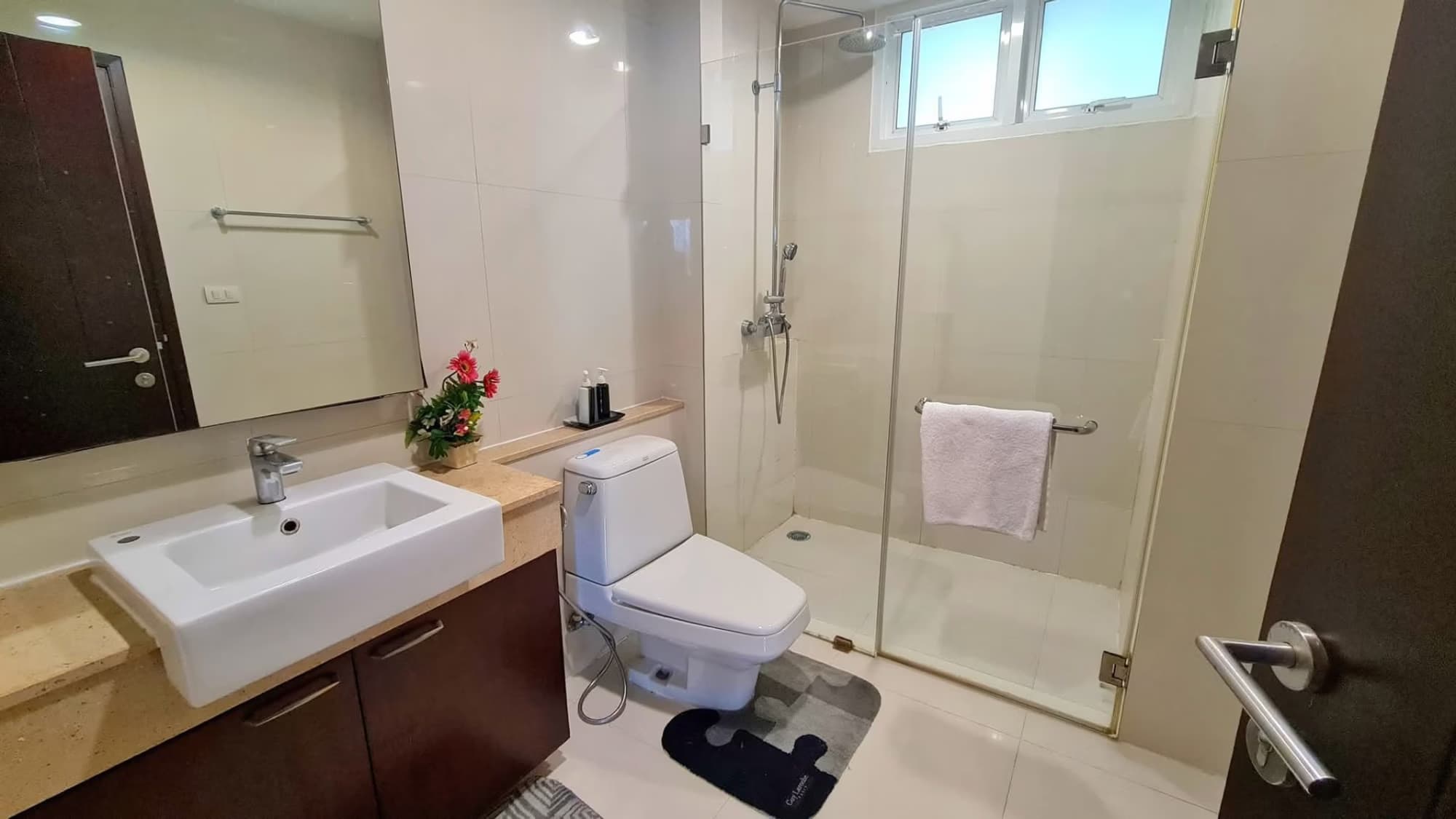 2 Bed Condo for Rent in Watthana - Image 8