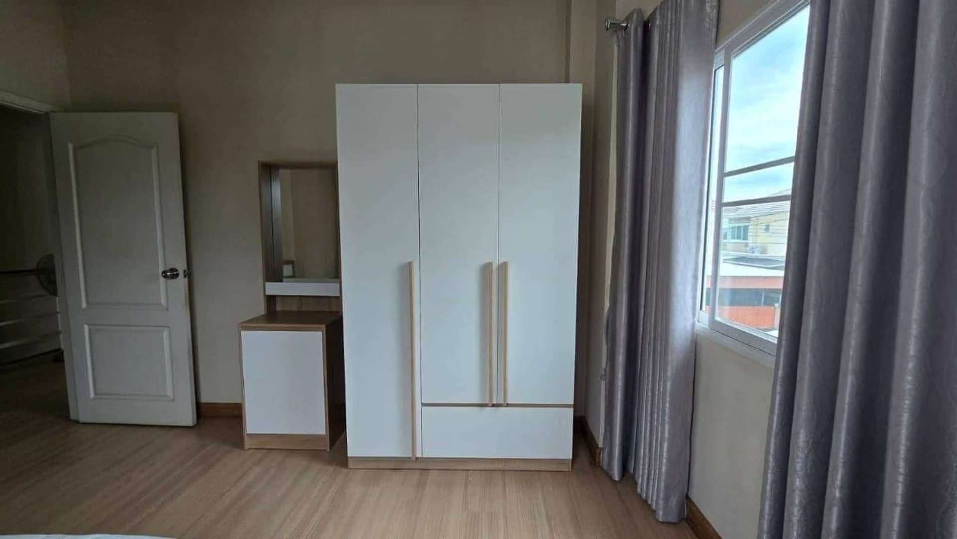 3 Bed House for Rent in Mueang Samut Prakan - Image 6