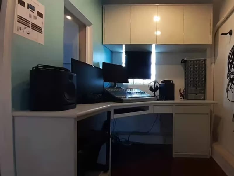 6 Bedroom House