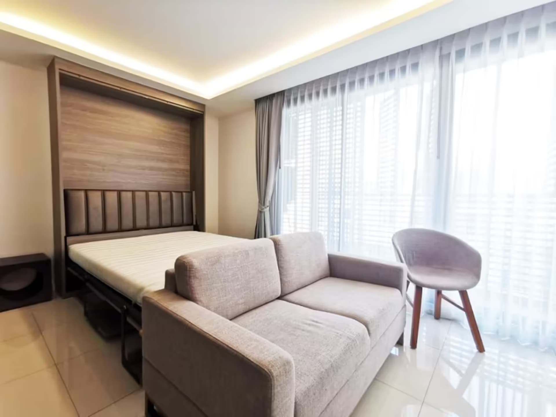 Condo for Sale w/Tenant, Sale at Circle REIN Sukhumvit 12 - Image 1